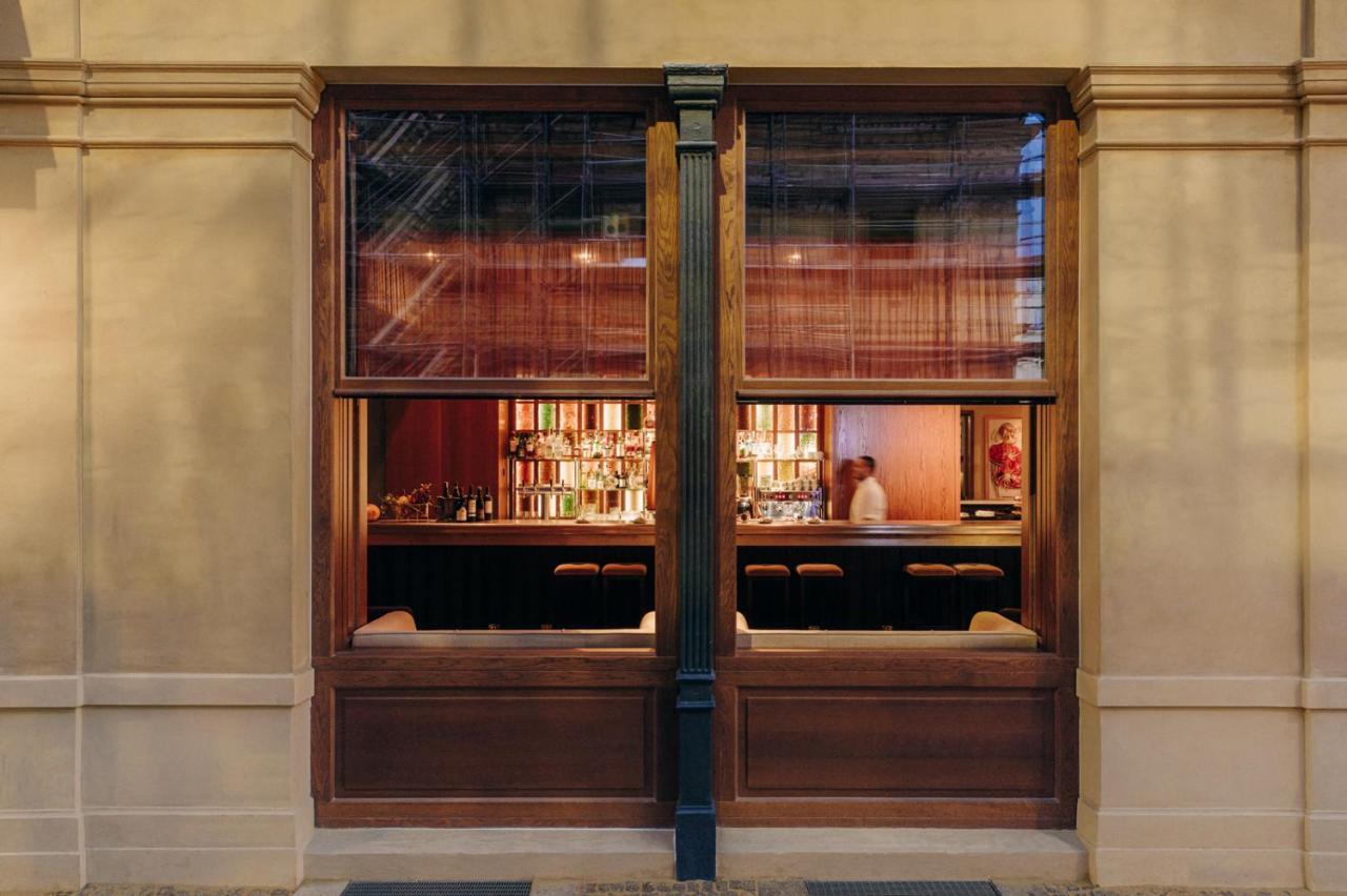Boutique Hotel Chateau Royal Berlín Exterior foto The bar at the London Edition