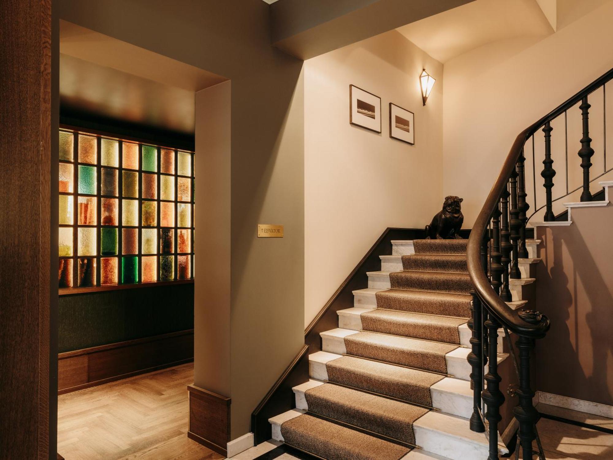 Boutique Hotel Chateau Royal Berlín Exterior foto The staircase