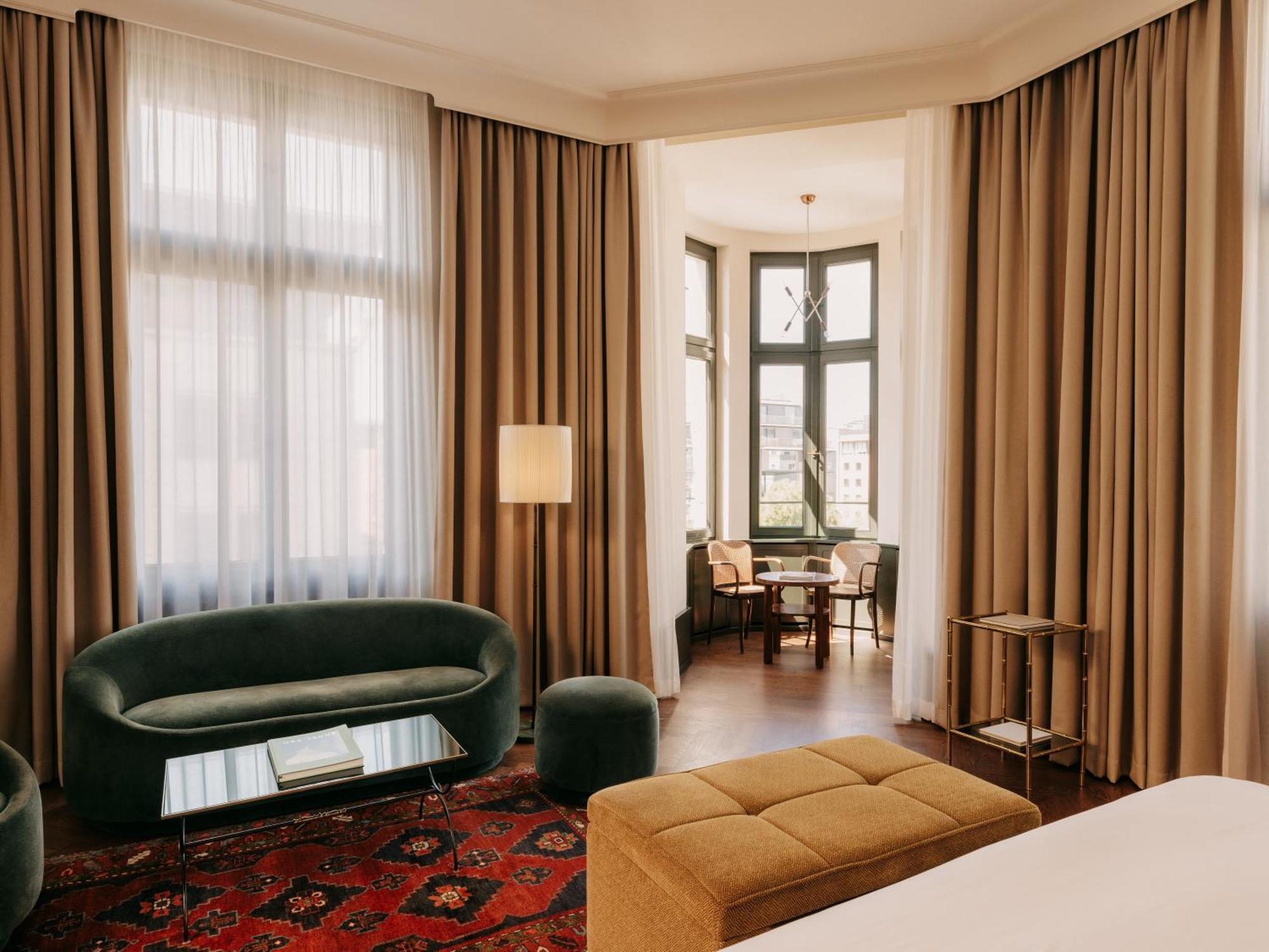 Boutique Hotel Chateau Royal Berlín Exterior foto A suite at the Hotel Axelmannstein