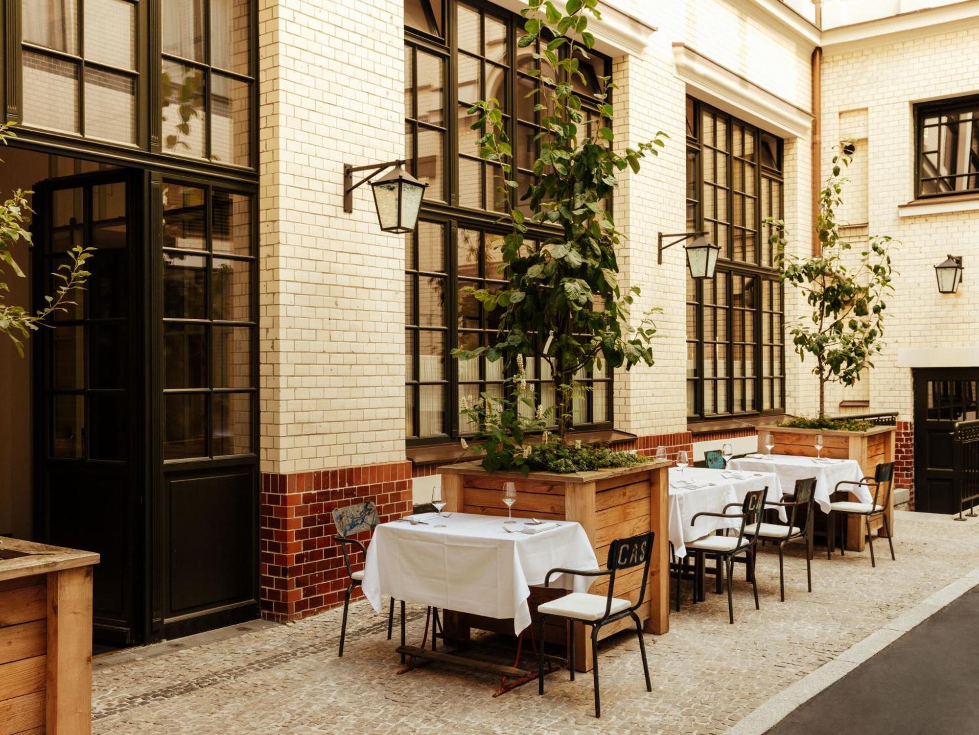 Boutique Hotel Chateau Royal Berlín Exterior foto Restaurant AOC